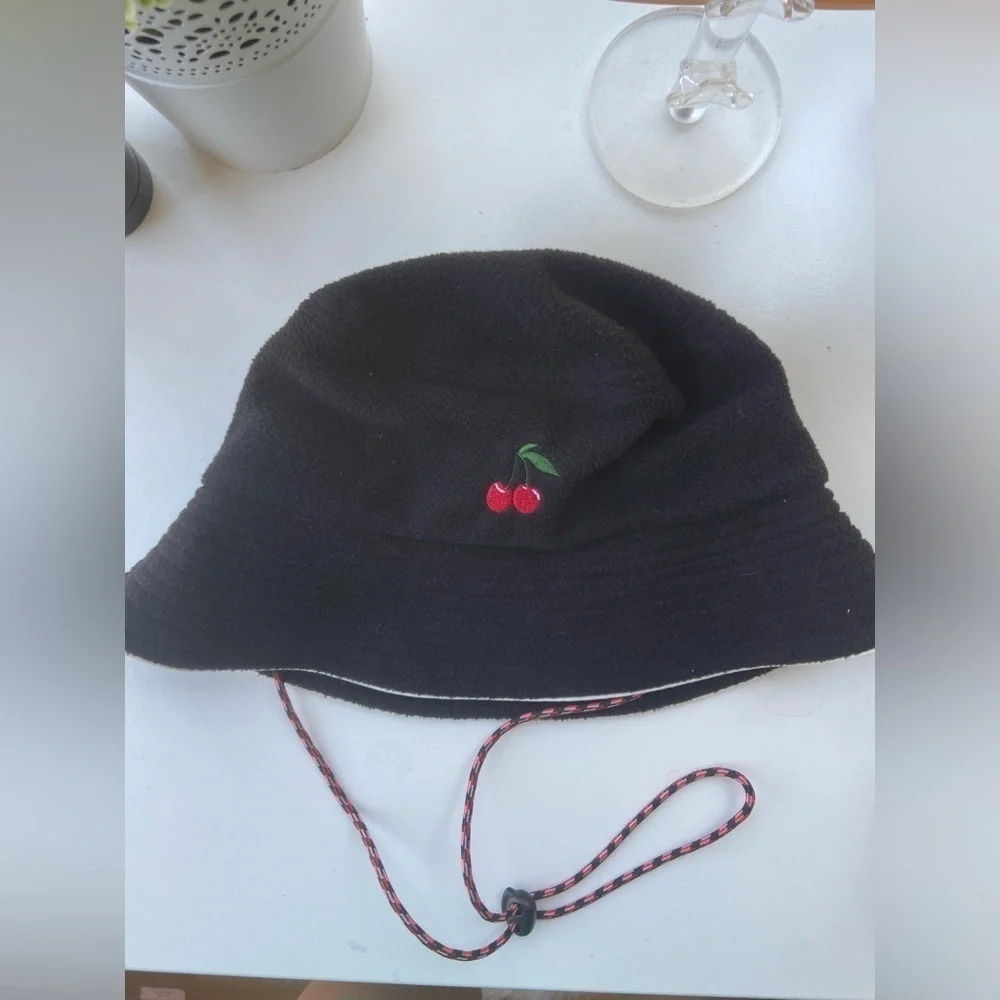 Urban Outfitters Women's Fleece Bucket Hat Black Cherry